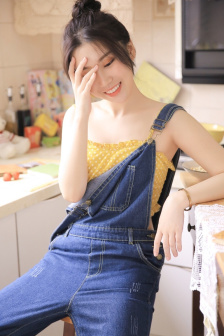 美女和男人秀恩爱